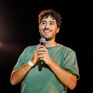 Jel Instagram - O 3° e último dia do Palco Comédia do @nos_alive teve direito a Lendas, Mitos e muita juventude tudo isto regado a gargalhadas e casa cheia literalmente a transbordar pelas costuras.
Muito Obrigado a todos e todas que com a vossa presença e energia positiva fazem brilhar os Artistas.
P'ró ano há mais, a 10a edição, no local do costume.
@rochacomedy @enapa.2000 @guilhermefon pedrodurao @duartecsilva @duartepitanegrao @joanagama @joanatmiranda @olhaotiago @lluispinheiro @wsa_weareabrandyard