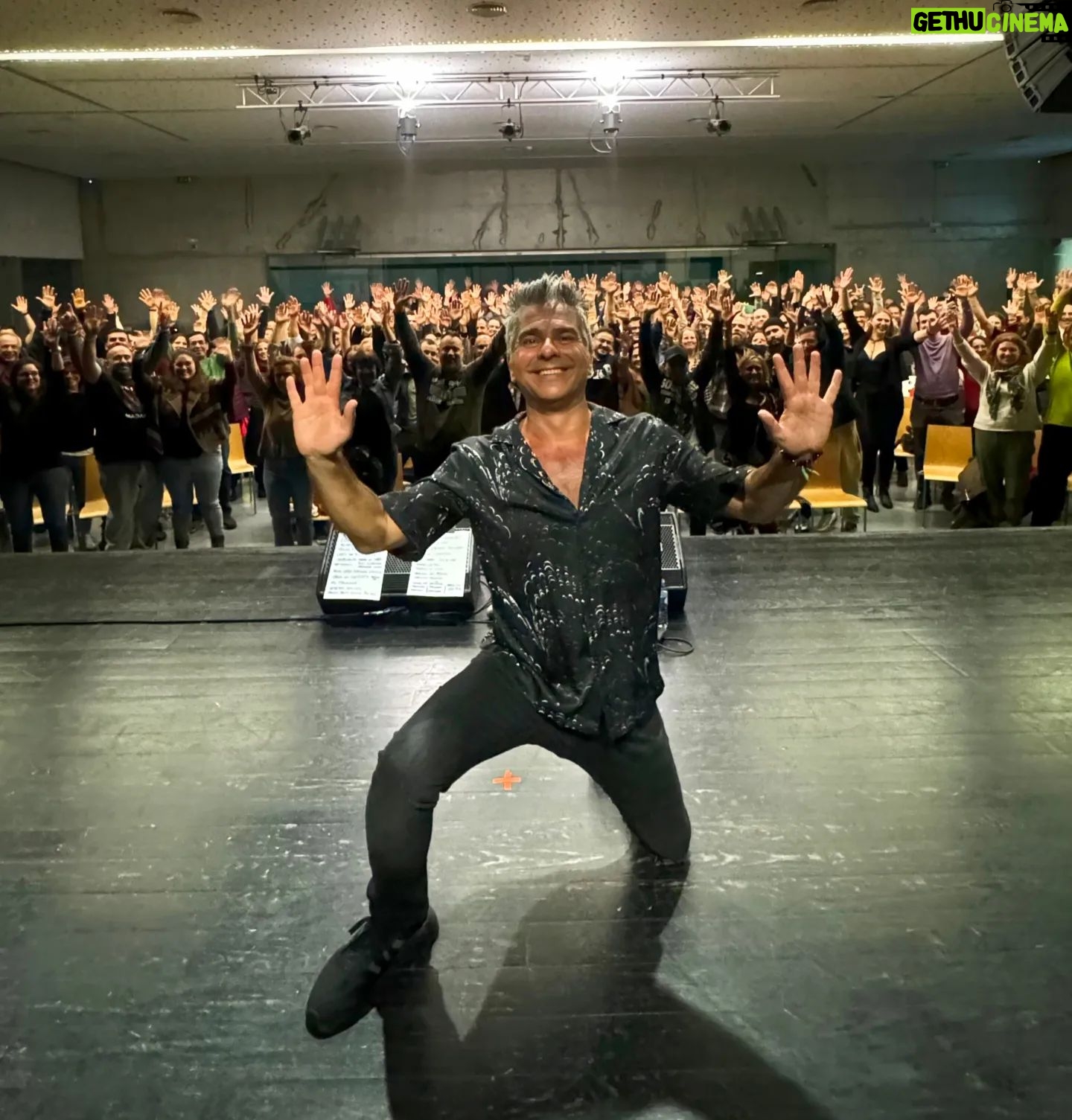 Jel - 3 Likes - Obrigado Alverca do Ribatejo, foi uma noite memorável resultado da vossa Boa Disposição, Energia contagiante e sonoras Gargalhadas.
A viagem do Excesso de Bagagem segue ja dia 17 para Palmela, dia 18 para Sines e 24 para Almada.
Bilhetes no link da bio, stories e locais habituais