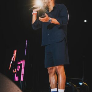 Jel Instagram - O dia de ontem sintetizou em si aquilo que é, e tem sido, para mim a Magia e o Mérito do Palco Comédia do @nos_alive ao longo destes últimos 10 anos: Um espaço onde convivem, no Palco e fora dele, nomes consagrados, nomes em ascenção e nomes em estreia absoluta da Comédia em Portugal como foi o caso, na noite passada, da minha filha Beatriz que entregou de forma magistral (pai a babar) a punchline final do meu espectáculo num momento tão especial e emocionante que entrou para o pódio das minhas melhores recordações neste Festival a par do que fiz no passado com Homens da Luta ou Kalashnikov e que ficará na minha memória até o Salzheimer comer o meu último neurónio.
Obrigado a todos os comediantes que estiveram ontem no nosso Palco e sobretudo ao público que desde o início tomou a nossa tenda como sua.
Hoje há mais no melhor Festival.
@eduardo.madeira8
@joelricardosantos @johnmendesinsta @joaopintocomedia @vasco.pereira.coutinho Joana Oliveira @heldertavaares @wsa_weareabrandyard