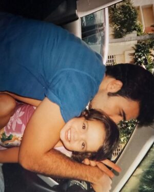 Jencarlos Canela Instagram - Happy birthday my baby! 
No subí ayer porq estábamos celebrando. Hace 16 años me enseñaste y hasta el sol de hoy me sigues enseñando un amor que nunca imaginé existía. Te amo mi princesa, aunq me mates por subir esto! lol 🫶🏻🎂