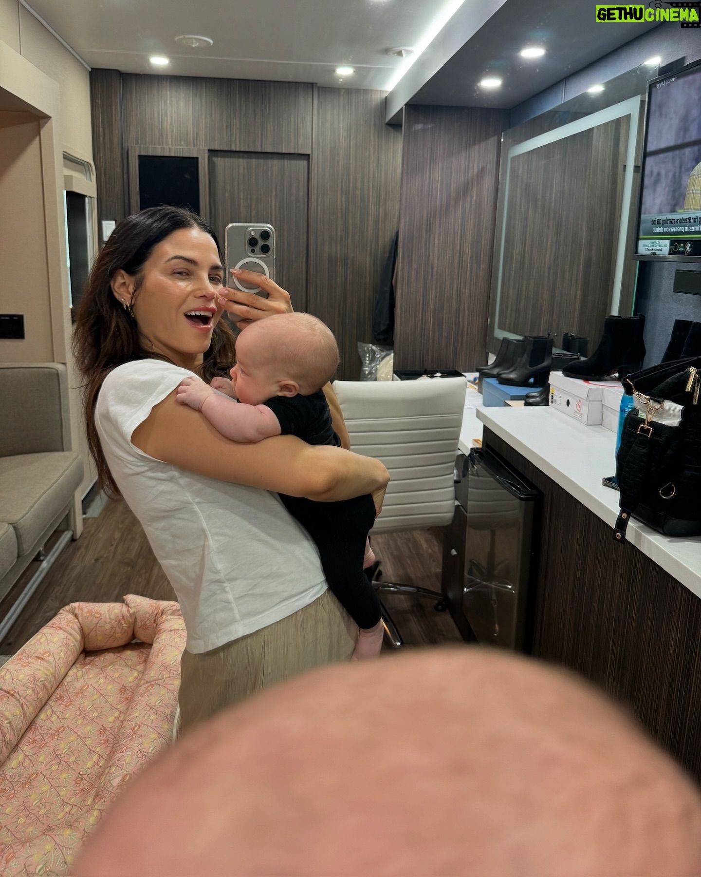 Jenna Dewan - 134.4K Likes - A hot new bombshell (baby) has entered the villa (@therookieabc set) ❤️🔥