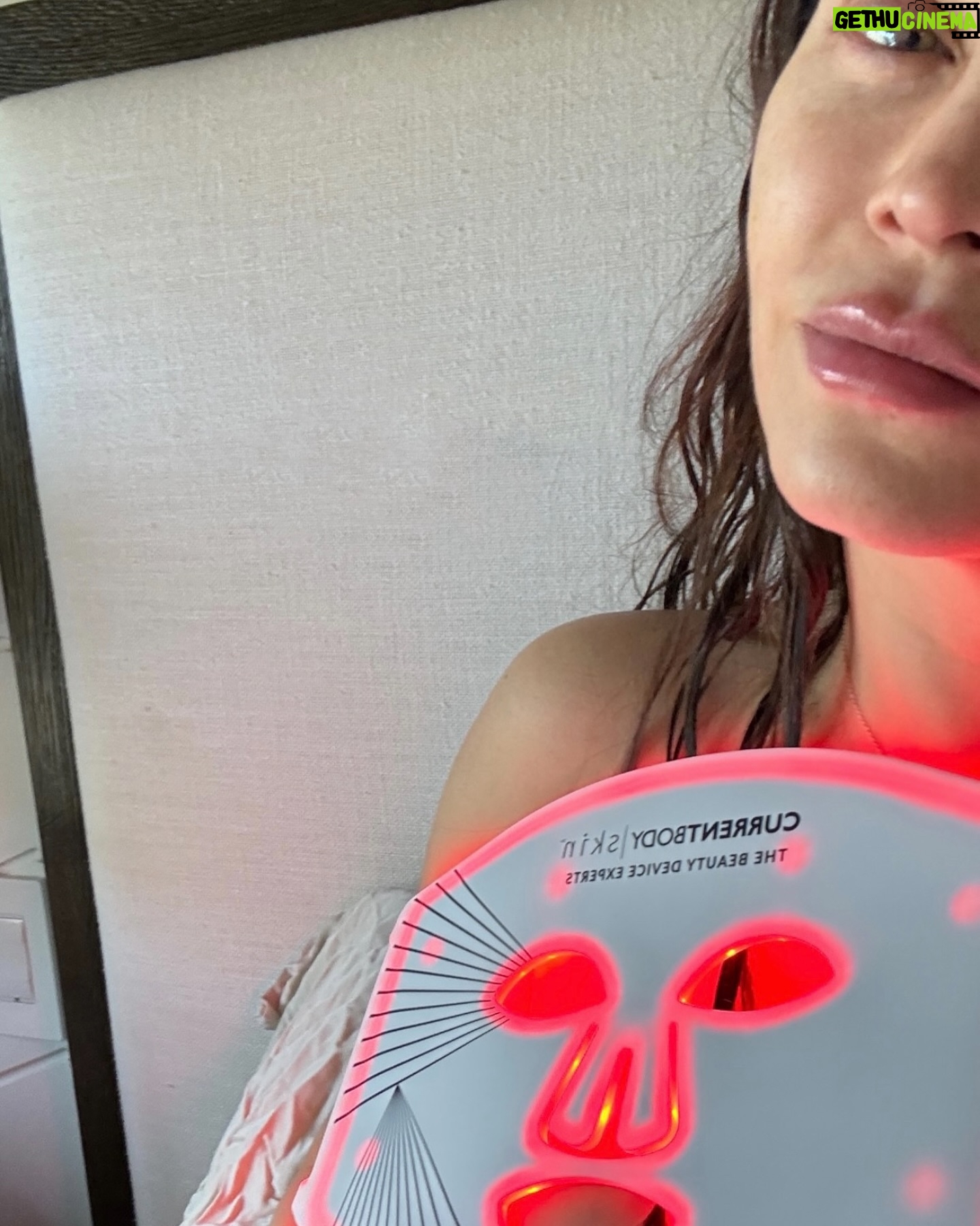 Jenna Dewan - 148K Likes - Now that I’ve survived mastitis I can confidently say… mamas I FEEL you. The amount of times I googled “will I ever feel better” 😵💫😂
All of your suggestions were amazing, thank you! What an experience to show how powerful and supportive we can all be for each other. This is what worked for me :
⁃ Cold compresses, cabbage and thinly sliced potatoes after feeds (treats inflammation)
⁃ Hot epsom salt baths to help with the shaking (that part was honestly wild)
⁃ Castor oil on breasts with warm compress over
⁃ Probiotic 2x a day
⁃ Vitamin C & E 3x a day
⁃ Homeopathic remedy hepar sulfur and phytolaca rotating throughout the day
⁃ MEDICINE! Ibuprofen and antibiotics
⁃ Nursing/ pumping
⁃ REST (Iknow I know who can rest but even little naps helped)