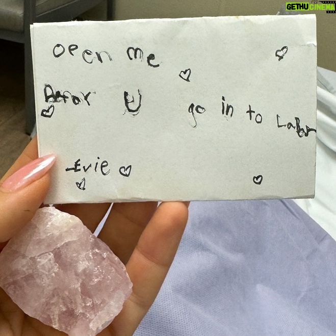 Jenna Dewan - 303.3K Likes - One week of bliss
Back home and transitioning with the kids has been easier than I expected and so I’m here to remind you to always leave room in your mind for ease and lightness too 🤍