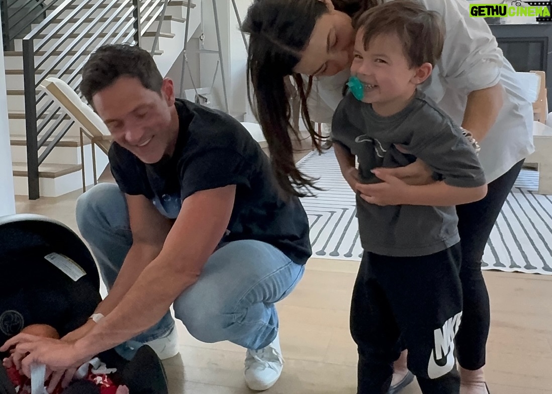 Jenna Dewan - 303.3K Likes - One week of bliss
Back home and transitioning with the kids has been easier than I expected and so I’m here to remind you to always leave room in your mind for ease and lightness too 🤍