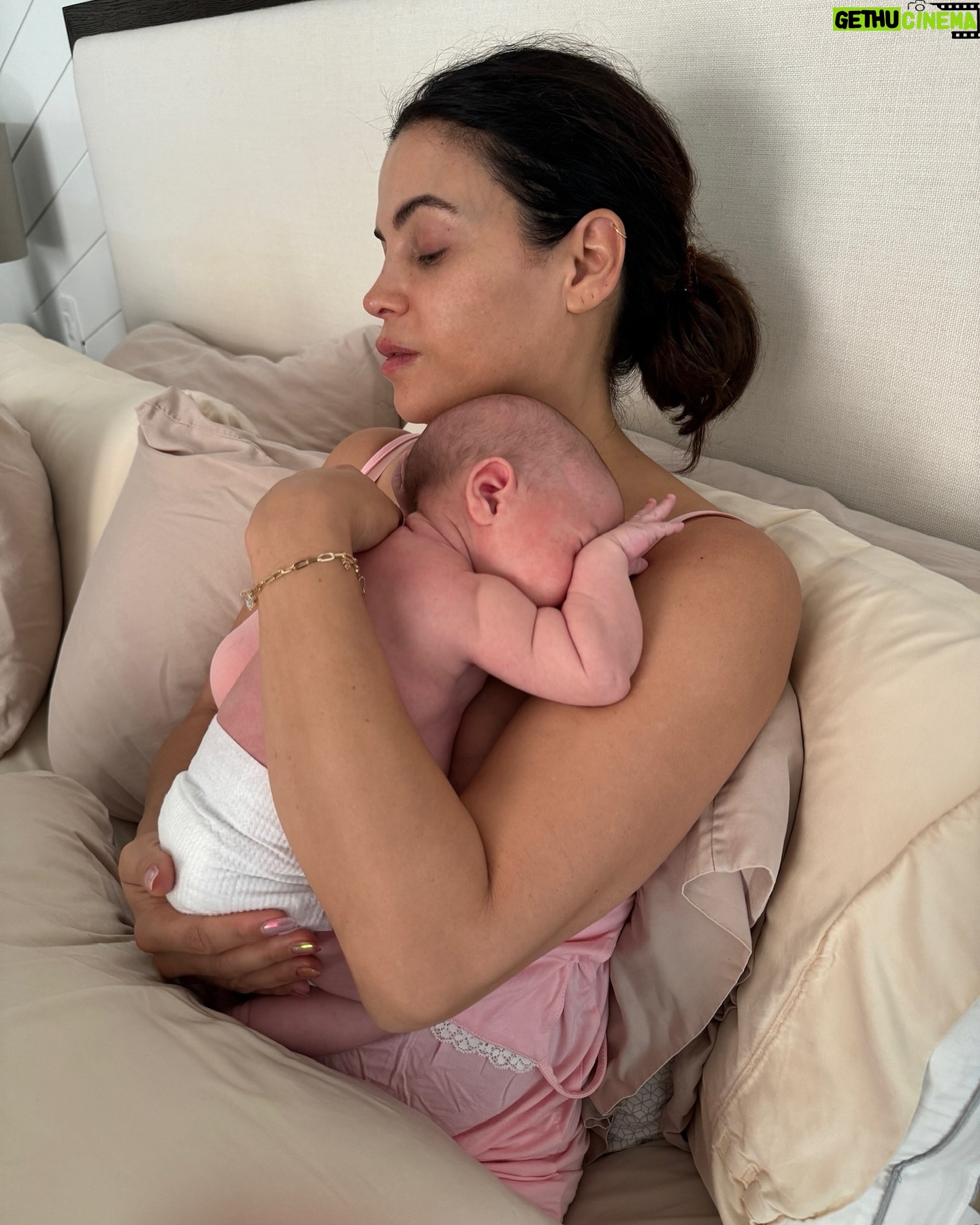 Jenna Dewan - 148K Likes - Now that I’ve survived mastitis I can confidently say… mamas I FEEL you. The amount of times I googled “will I ever feel better” 😵💫😂
All of your suggestions were amazing, thank you! What an experience to show how powerful and supportive we can all be for each other. This is what worked for me :
⁃ Cold compresses, cabbage and thinly sliced potatoes after feeds (treats inflammation)
⁃ Hot epsom salt baths to help with the shaking (that part was honestly wild)
⁃ Castor oil on breasts with warm compress over
⁃ Probiotic 2x a day
⁃ Vitamin C & E 3x a day
⁃ Homeopathic remedy hepar sulfur and phytolaca rotating throughout the day
⁃ MEDICINE! Ibuprofen and antibiotics
⁃ Nursing/ pumping
⁃ REST (Iknow I know who can rest but even little naps helped)