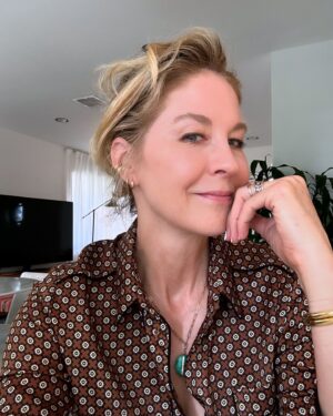 Jenna Elfman Instagram - Update: It’s almost the weekend. 🥳💃🏼😜