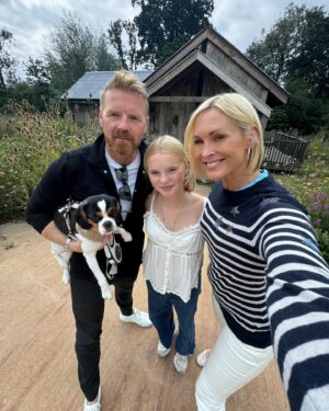 Jenni Falconer Instagram - Perfect weekend. 💙🇬🇧
Next Bank Holiday is 17 weeks away….. 🤪

#familytime #bankholiday #bankholidayweekend