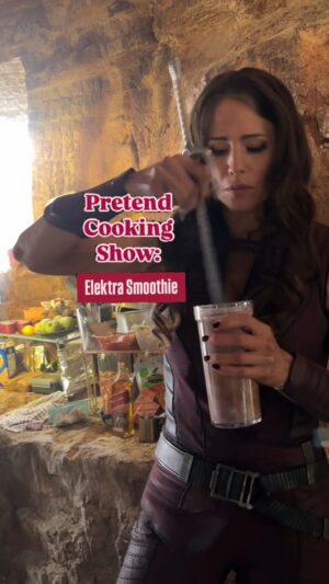 Jennifer Garner Instagram - #PretendCookingShow: Elektra Smoothie. A great and filling way for all superheroes - cape wearing or not - to start their day. 🦸🏻‍♀️
.
#Fab4Smoothie by @bewellbykelly
Ingredients:
1 serving protein powder
1 Tbsp ground flaxseed
1 Tbsp chia seeds
1 Tbsp almond butter (if no one’s looking I use extra...😬)
1 cup almond milk
Handful of fresh spinach
Handful of ice
Small handful of berries (please see almond butter, also true here 🤷🏻‍♀️)
.
Directions:
Mix all ingredients together in blender and enjoy. Best served cold!