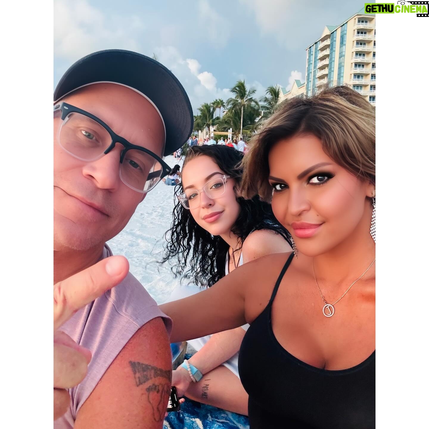 Jennifer Gimenez - 6.6K Likes - It’s been an epic summer for @timryandopeman, myself, @abriiia and Mackenzie. We had a chance for a few get aways. So beyond blessed that we got to create so so many memories with the family.
#family #SoberParents #TheGiftsOfRecovery #Sobriety #TimJenn #Powercouple #WeAreAForce #DopeToHope #JenniferGimenez #TimRyan #Recovery #Sober #SuperModel #Actress #Actor #Fashion #Movies #RealityShows #TVPersonalities
#Writer #ChangeMaker #Influencer #Speaker #Interventionist #Podcast #TheTimAndJennShow #SoberIsSexy