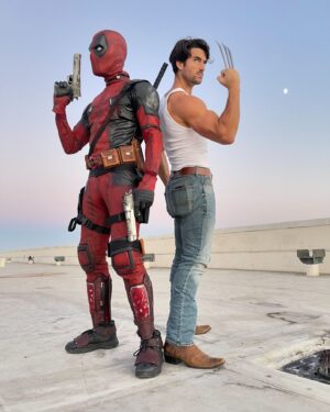Jennings Brower Instagram - Have you seen Deadpool and Wolverine yet?!⚔️👀 

If so, what did you think?? (no spoilers for those who haven’t seen it, please!)🙏🏼

Deadpool: @splack 
📸: @wuzgood 

@vancityreynolds @thehughjackman #deadpoolandwolverine #deadpool #wolverine #hughjackman #ryanreynolds #marvel #cosplay