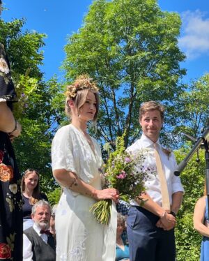 Jenovéfa Boková Instagram - V červnu jsme ještě byli na dvou krásných svatbách! 
Děkujeme a buďte všichni šťastní 🫶🏻🥂🕊️