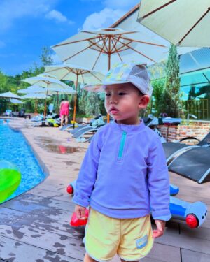 Jeon Hye-bin Instagram - 너무너무너무너무 더워도 
열심히 놀아야 해🌞🌞🌞