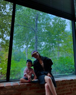Jeon Hye-bin Instagram - 너무너무너무너무 더워도 
열심히 놀아야 해🌞🌞🌞