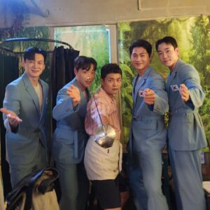 Jeon Hyun-moo Instagram - 금빛검객을 위한 금빛스페셜 코스 현무카세♡

다음주 목요일(8.22) ENA & NETFLIX

#현무카세