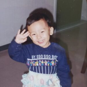 Jeong Dong-hwan Instagram - 안녕하세요 여러분~~! 찬란한 하루 보내셨나요!! 오랜만에 멜로망스가 새로운 싱글로 돌아왔어요 :) 하루를 시작하며 기분 좋은 미소를 띠어드리고 싶은 마음에 짝꿍과 함께 만든 곡입니다. 감사한 분들이 너무 많아요. 늘 고맙고 감사드립니다. 카페에 못다 한 편지 올릴게요 :) 따뜻한 밤 보내셔요~! 최근에 나온 멋지고 귀하고 아름다운 뮤지션들의 음악도 많은 사랑 부탁드려요!!

Hello, everyone! Did U have a brilliant day!! MeloMance is back with a new single after a long time :) I made this song with my best partner because I wanted to give you a pleasant smile at the start of the day. Have a happy day!

#황금가면 #헤어지자말해요 #한강에서 #부동의첫사랑 #마치 
#Candy #나의바람 #Heaven #잠깐시간될까 #LoveYou #쿨
#찬란한하루보내셔요
#6월2일디아블로