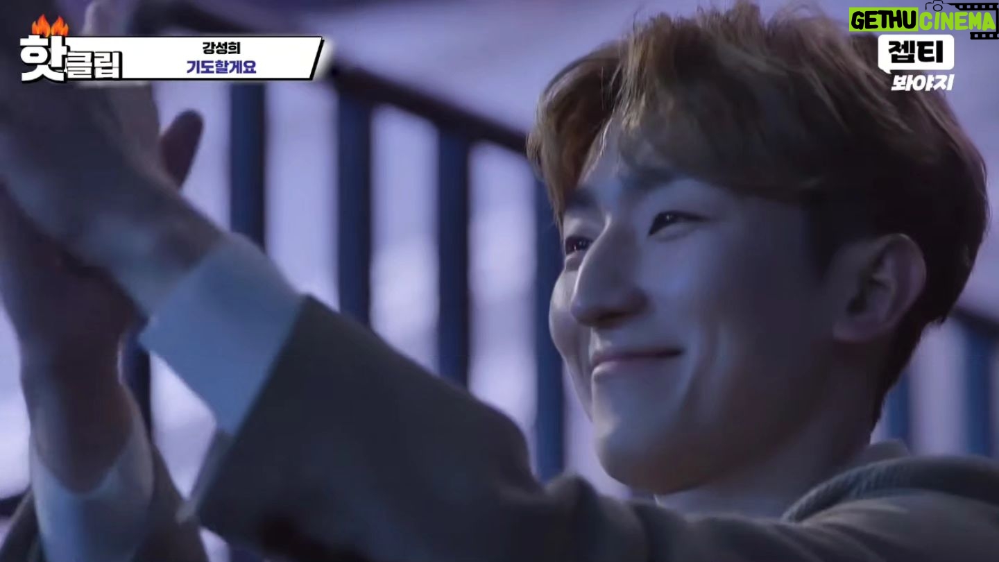 Jeong Dong-hwan - 7.9K Likes - 꽤나 오랜시간 묵힌 곡이 나오기까지, 많은 일들이 있었네요.
강성희 선생님의 음악으로 많은 분들께 위로를 건네주셔서 감사드립니다😀
작업하는 내내 많은 추억이 있었습니다. 6년간 함께한 연남동 작업실의 마지막 작품을 올려드립니다! 그동안 많은 작업을 해왔지만, 마지막 음악을 이 곡으로 마무리하게 되어서 기쁩니다!!
우리 성희선생님 끝까지 응원해주세요 :)
아울러 생일축하해주신 모든 분들 너무너무 감사드립니다. 부족한 제가 사랑받는 것을 당연하게 생각하지 않고, 계속 보답할게요😀
어제는 사랑하는 분들과 함께 시간을 보냈고, 선생님과 함께한 '기도할게요' 도 발매된 뜻깊은 날이었습니다.
내일 공연장에서 뵈어요! 좋은 음악으로 보답하겠습니다. 오르골 들으러 오세요!
#감사