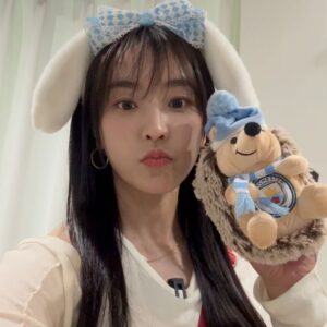 Jeong Yu-mi Instagram - 도치랑 데이트한DAY.🩵
#풋볼스탠다드