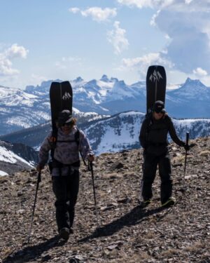 Jeremy Jones Instagram - The wonderful problem is still wonderful and still a problem…
Too many mountains, not enough time. I have put millions of steps in the Sierra and continue to see new vistas and ride new mountains. 
The E bike has further expanded the menu/problem. 
Start early, bring plenty of food, (waters flowing everywhere) and with a seasons worth of strength the opportunities are endless. 
There’s still plenty of smooth soft snow in the range for the ambitious shralpinist. Summers long enough, go get some!

🏂 @elenahight 
📷 @ming.t.poon

#turbolevo 
@pacostruckee 
@iamspecialized