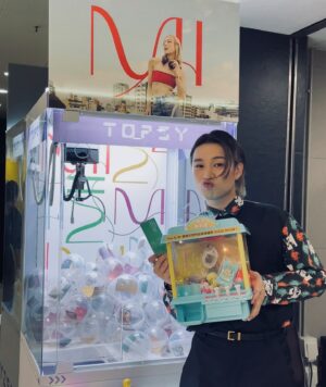 Jeremy Lau Instagram - Thank you Mi邀請💙🙆🏻‍♂️
@sammi_chengsauman 
好開心可以做到你個show嘉賓
呢個show好唔似係一個演唱會
係似你的一本小日記

好開心可以感受到唔同階段的你
聽你分享，都有好多共鳴
多謝你
大家都會繼續同你一齊成長💙
