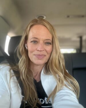 Jeri Ryan Instagram - So excited to be a part of the 100 Days - Weekend of Action in Florida today for #harris2024!
Stepped outside my comfort zone to speak at my very first campaign event to the amazing group of @womenforharris volunteers at their ice cream social and phone banking event in Delray Beach!
The excitement in Florida was absolutely electric!! 
Something huge is happening…you can feel it. 
Let’s elect this incredible, experienced, warm, JOY-FILLED woman and Dems up and down the ballot!!
@kamalaharris @kamalahq @vp