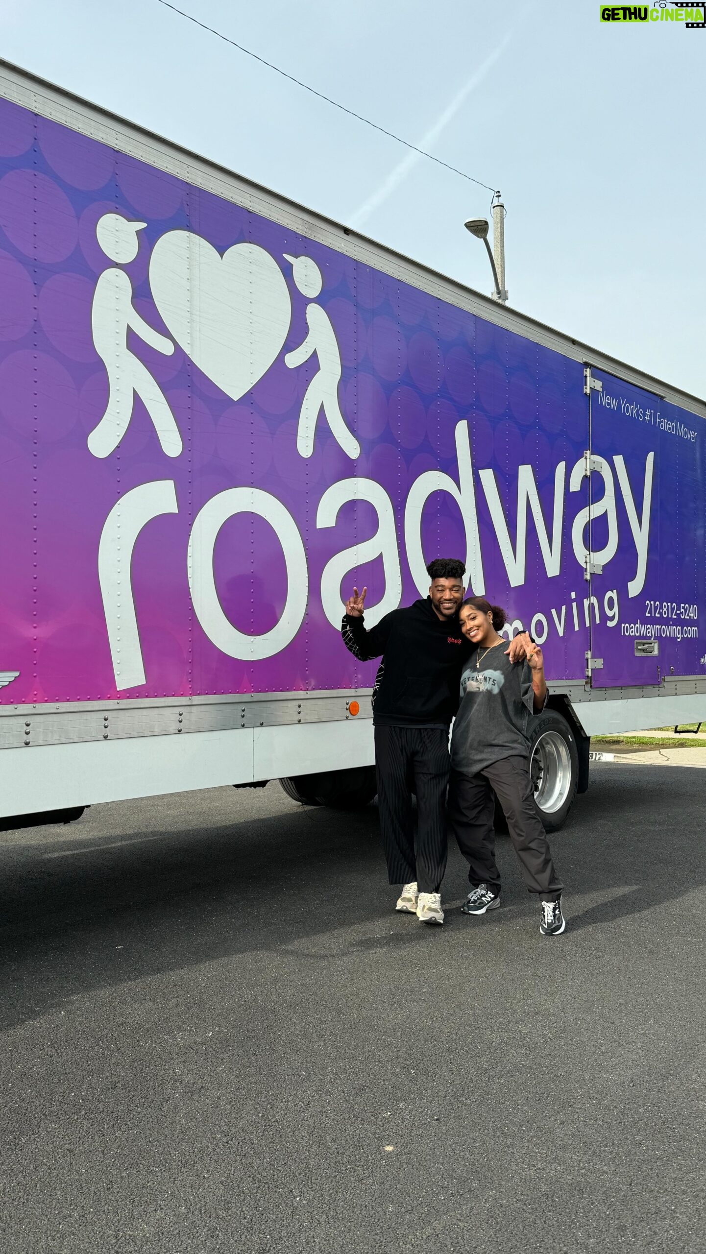 Jerrold Smith II - 1.1K Likes - New year, new crib! 🏡 you know where to find me in 2024 thanks to @roadwaymoving. I couldn’t be more grateful for this new journey, my grandma’s so excited she forgot to put her teeth in 😂 use my code JERROLD10 on your next move #roadwaymoving #movewithroadwaymoving
