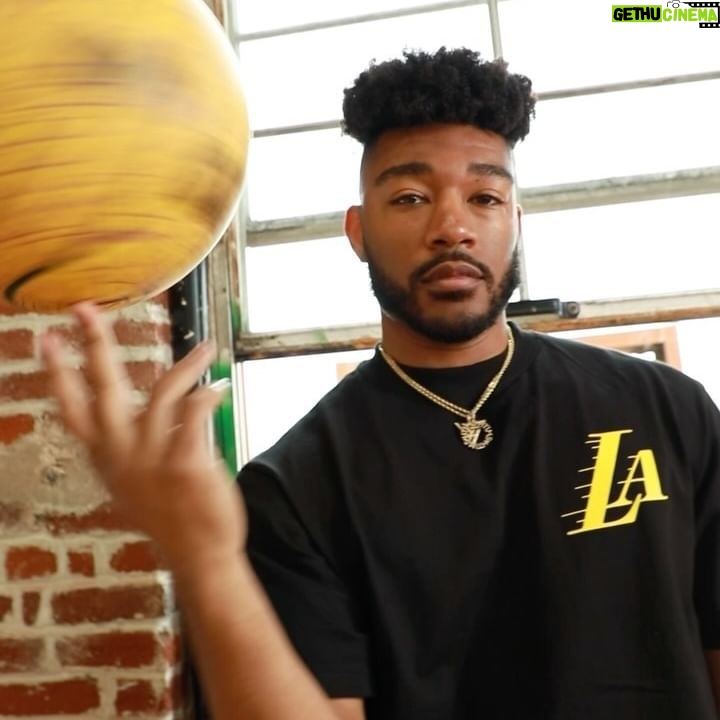Jerrold Smith II - 3 Likes - From the westside, with love📍Me for @lakers x @lakersstore x @weareround21 🫶🏾 Dropping these here hoping to manifest a game 3 win at home tonight 🥲 and extremely grateful for an opportunity to put on for the home team. Available exclusively in the house that Kobe built!
#lakers #lakersnation #streetwear #streetwearfashion #kobe #lebron