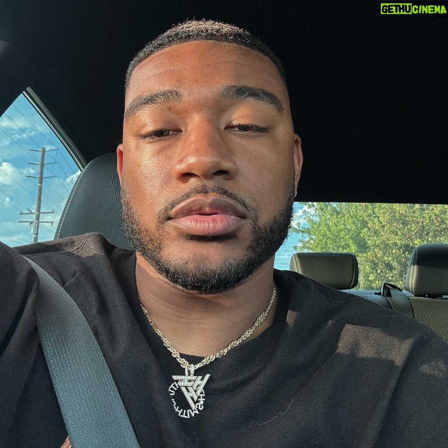 Jerrold Smith II - 3 Likes - all of a sudden I like taking selfies š