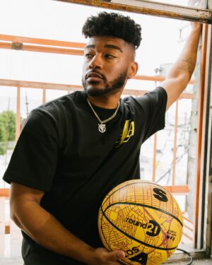 Jerrold Smith II Instagram - From the westside, with love📍Me for @lakers x @lakersstore x @weareround21 🫶🏾 Dropping these here hoping to manifest a game 3 win at home tonight 🥲 and extremely grateful for an opportunity to put on for the home team. Available exclusively in the house that Kobe built!

#lakers #lakersnation #streetwear #streetwearfashion #kobe #lebron