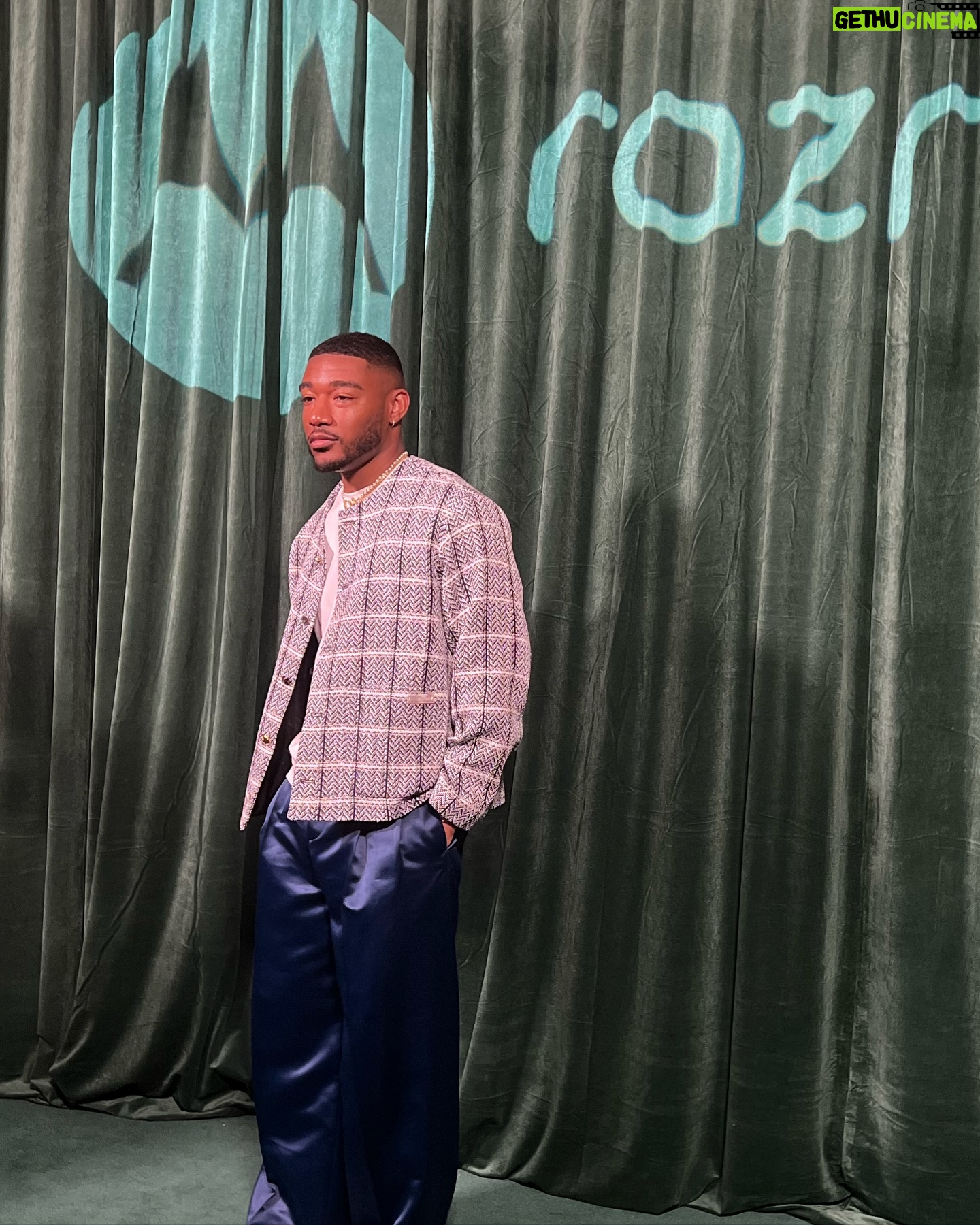 Jerrold Smith II - 3 Likes - green carpet, looking like money š¤