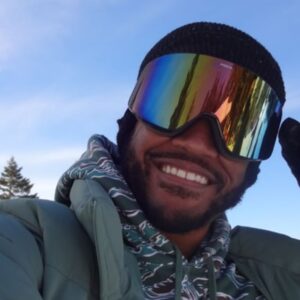 Jerrold Smith II Instagram - #CricketSponsored I’m that one friend that’s always down for a trip, but you know life is life-ing when it takes this much effort just to see your friends 😂 good thing @cricketwireless keeps us connected til we finally make it out the group chat and even all the way up in the mountains 🤝🏽 I wonder if they can connect me to a chiropractor next 😵‍💫