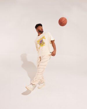 Jerrold Smith II Instagram - Me for @melodyehsani x @nba x @mitchellandness 🥲 grateful is an understatement. As a fan of the brand and a lover of the game I’m really just happy to be here. Go get y’all some of that at @melodyehsanishop today! 🤝🏽

#nba #mitchellandness #lakers #lakersnation #streetwear #streetstyle