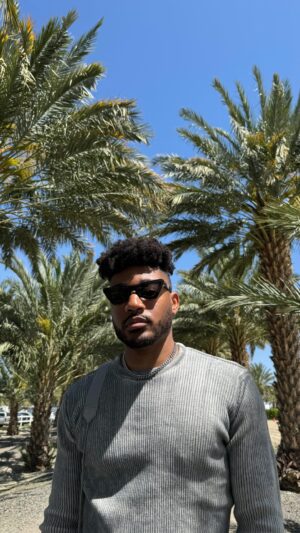 Jerrold Smith II Instagram - It’s that time of the year again, a weekend in the desert means a weekend full of fits, had to ask the people if they were feeling my #revolvefestival fit, only response that matters is @teyanataylor though 😅 what would yall rate my fit 1-10??

#mensfashion #mensstyle #mensstyleguide #mensootd