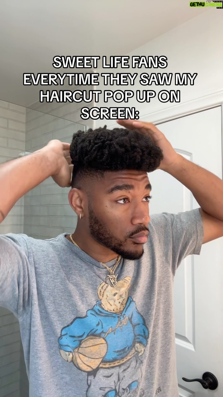 Jerrold Smith II - 13.1K Likes - I know most of y’all are here for my grandma, but once upon a time I had the most hated hairstyle in reality tv lmfao. I had somebody come up to me at Coachella and say they saw me from across a party and knew it was me immediately from the hair 😂 if I had a dollar for every time I heard that I’d be rich lmao, but I fear I couldn’t cut it when if I wanted to man 😭 the real question is, who yall got winning this beef??
#sweetlife #euphoria #kendricklamar #drake