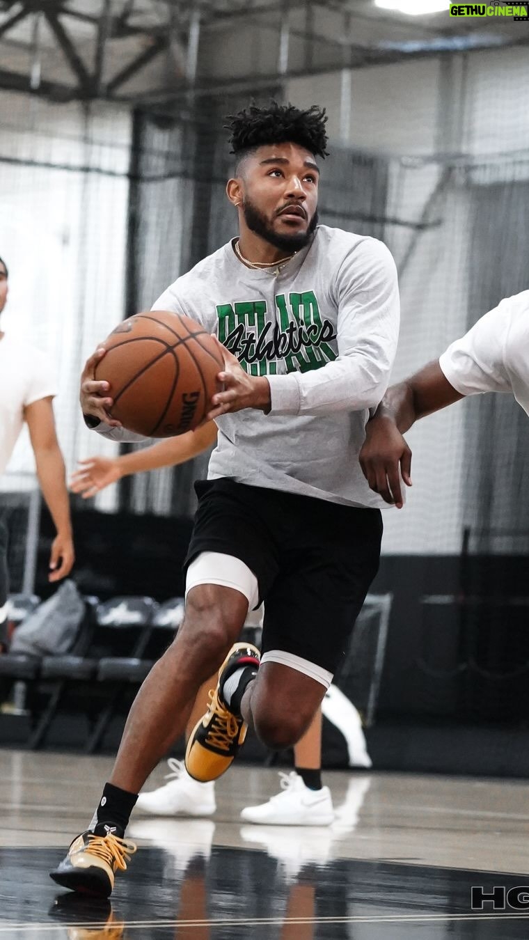 Jerrold Smith II - 3 Likes - First person shooter mode 🎯 Cole might’ve bowed out, but I still got a few in the clip
#basketball #ballislife #openrun #hooper