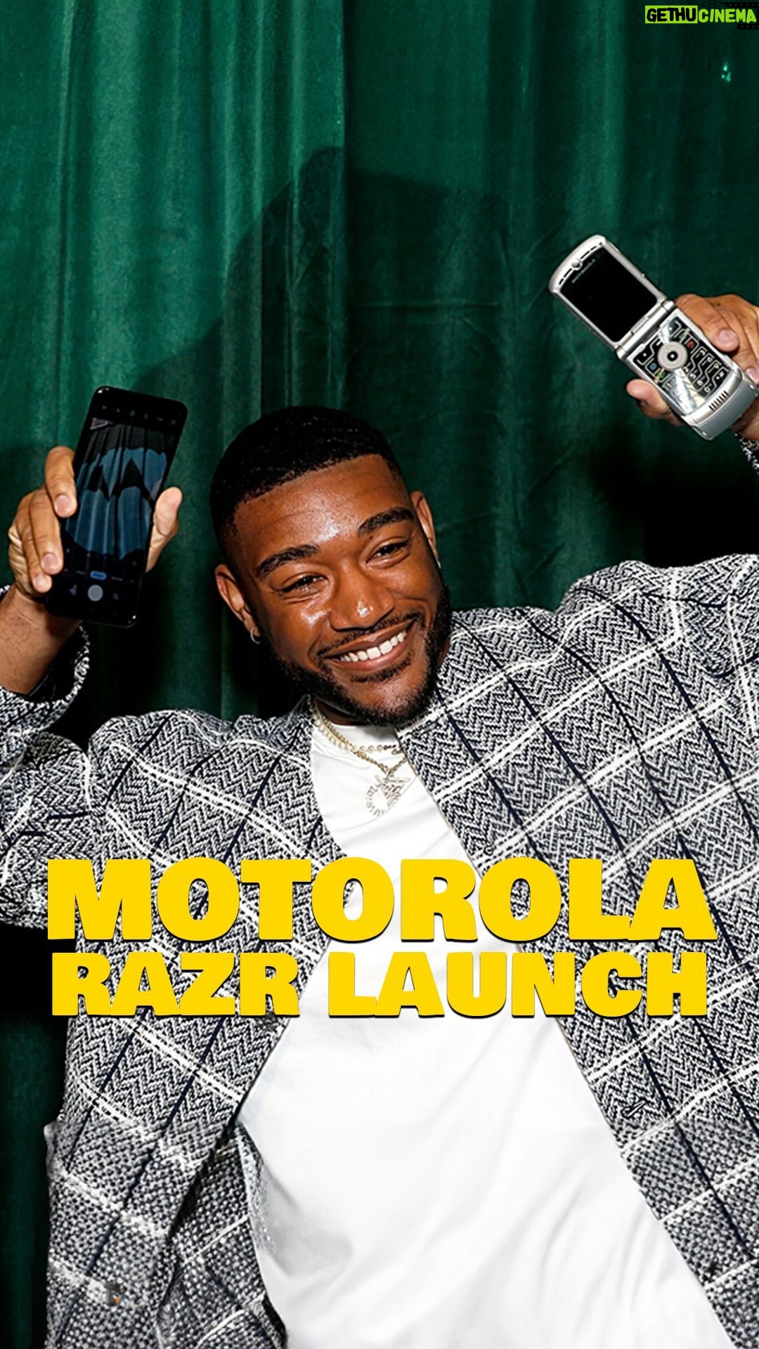 Jerrold Smith II - 3 Likes - #CricketSponsored Gonna age myself here, but remember when we all had that first razr 😭 well it’s only gotten better since then. My @cricketwireless fam invited me out to NY for the launch of the new @motorolaus razr, and it brought back so many memories. Gotta tell yall man, I had so much fun messing with this new razr, especially camcorder mode, the kids just don’t know man! #razr #flipthescript