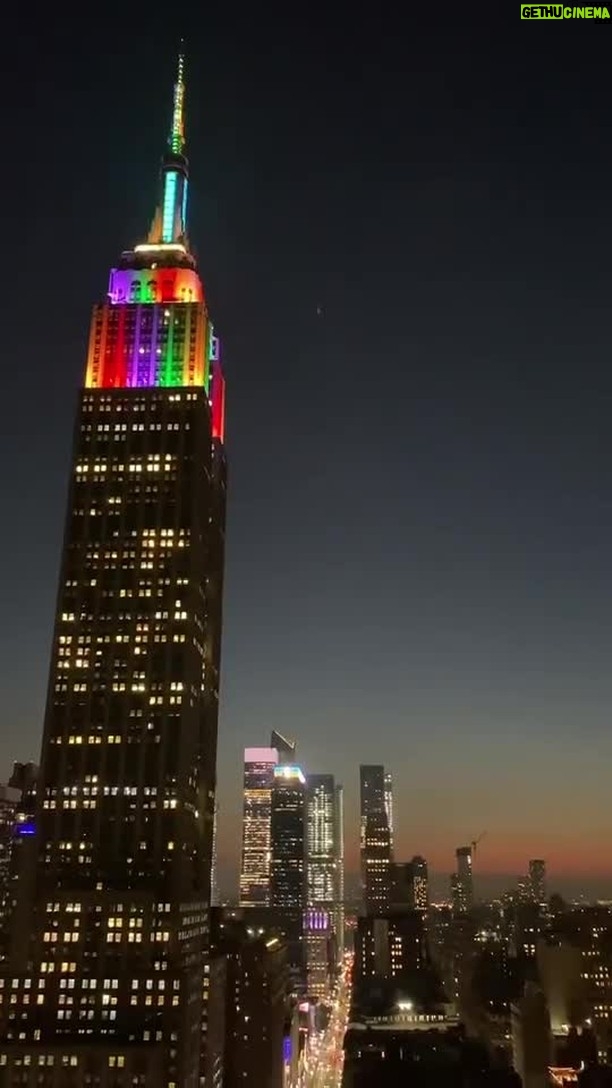 Jerry Garcia - 2.7K Likes - Shining tie dye tonight in tribute to @jerrygarcia 's birthday @gratefuldead @deadandcompany
#nycprimeshot #nyc #newyorkcity #newyorkcitylife #newyork_instagram #thingstodoinnyc