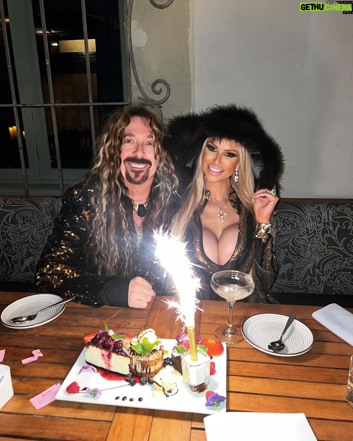 Jess Harnell - 621 Likes - ✨Kicking off the weekend in style at one of our fave restaurants!
What’s your fave food?