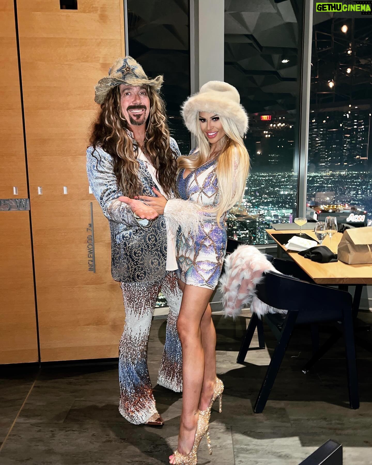 Jess Harnell - 415 Likes - ✨Date night✨: Where our love blooms and fantastic memories are made💙💖
Thanks @71above for always going above and beyond. We love you all!