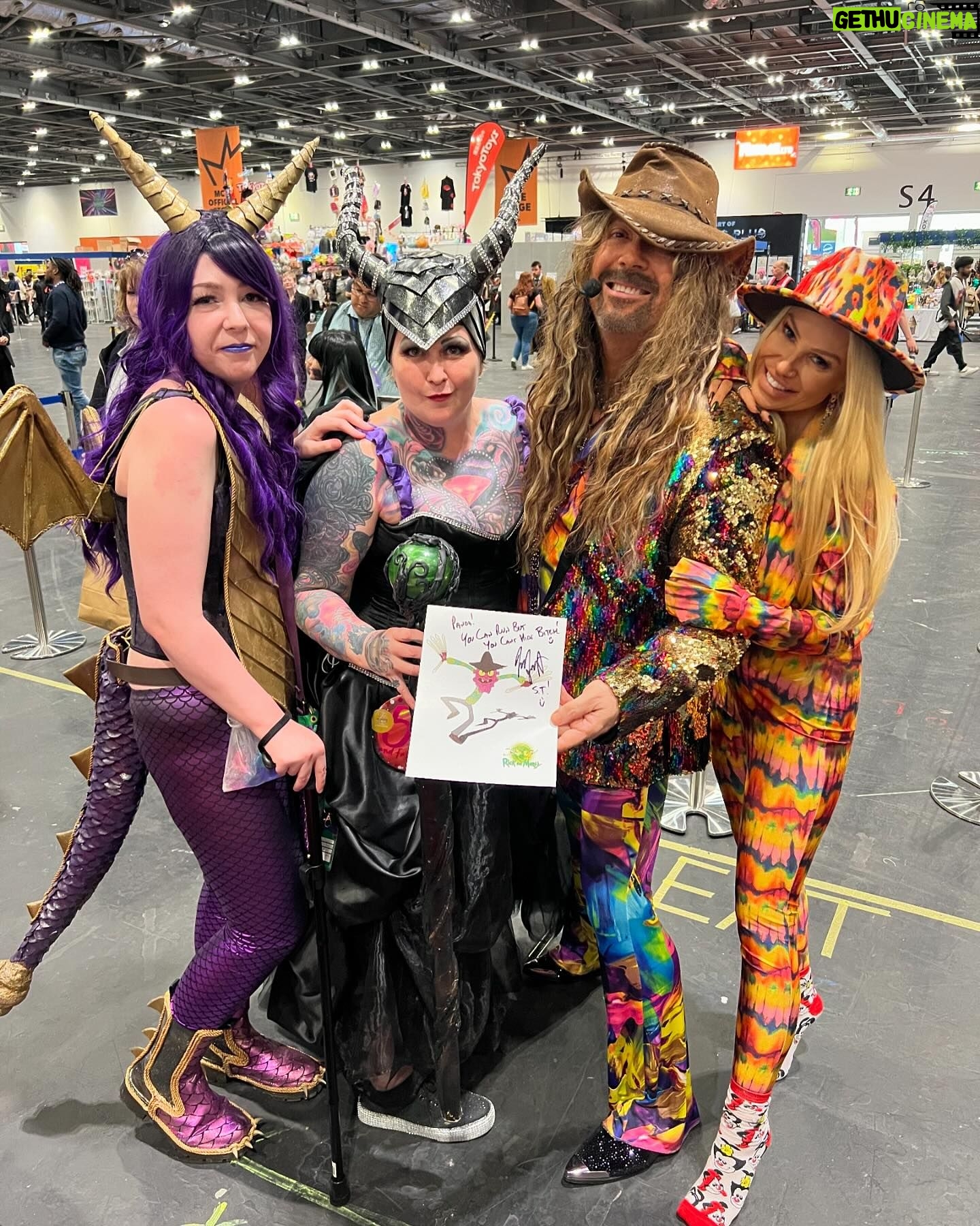 Jess Harnell - 485 Likes - Day 2 of London Comic-Con!! We had a blast with our friends and family that came to join us 👏👏Thank you & we hope to see you all again soon!! 🙏