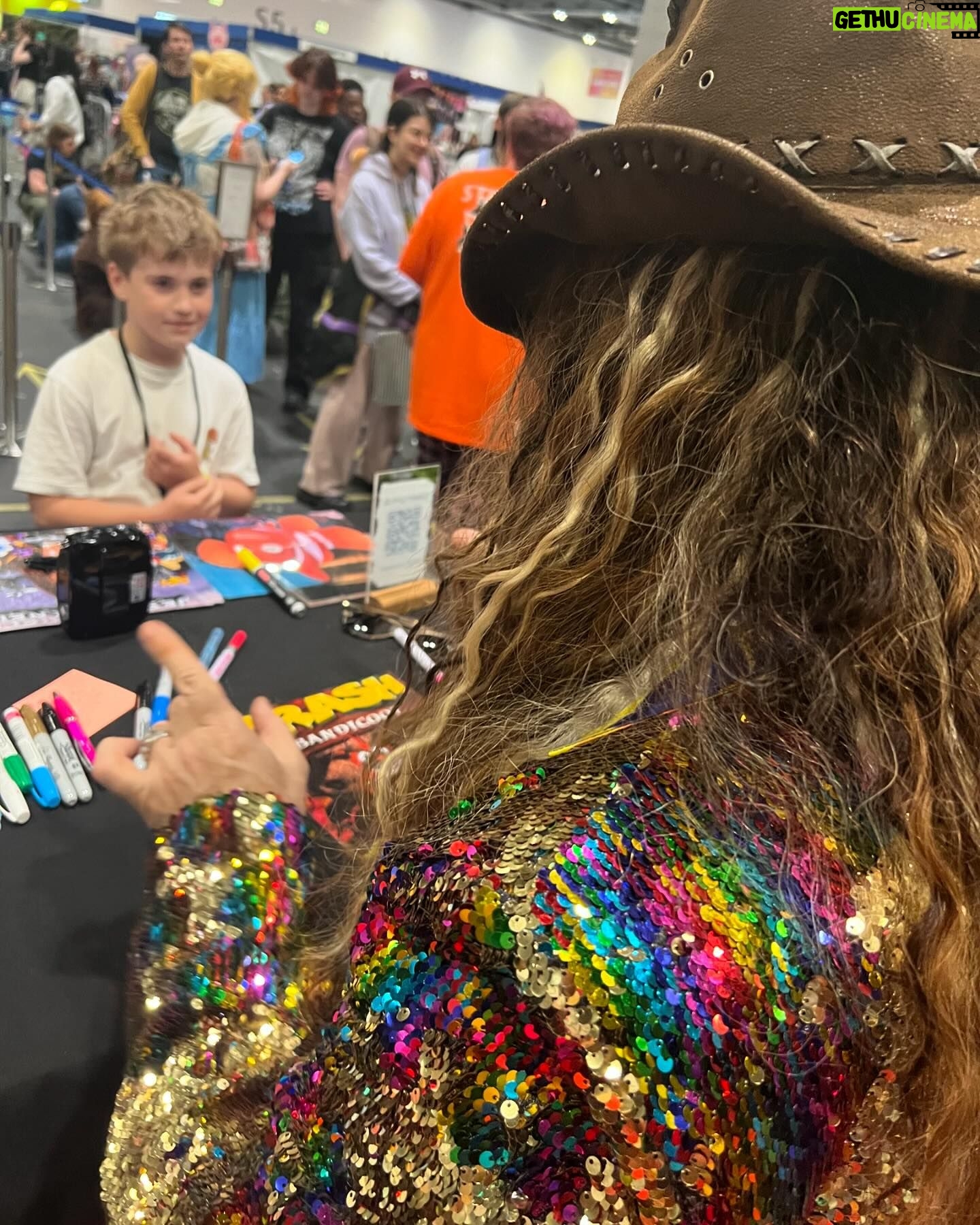 Jess Harnell - 485 Likes - Day 2 of London Comic-Con!! We had a blast with our friends and family that came to join us 👏👏Thank you & we hope to see you all again soon!! 🙏