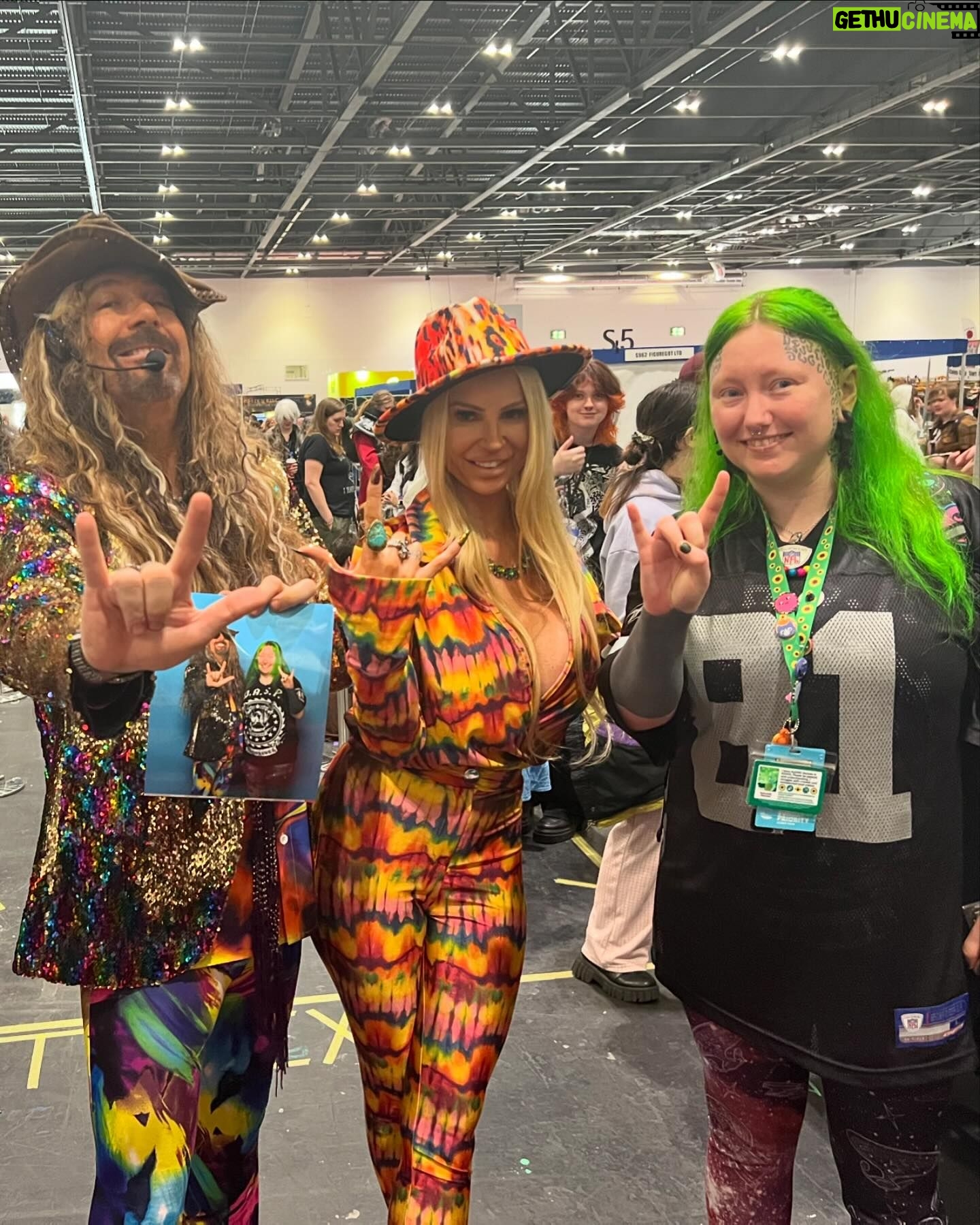 Jess Harnell - 485 Likes - Day 2 of London Comic-Con!! We had a blast with our friends and family that came to join us 👏👏Thank you & we hope to see you all again soon!! 🙏