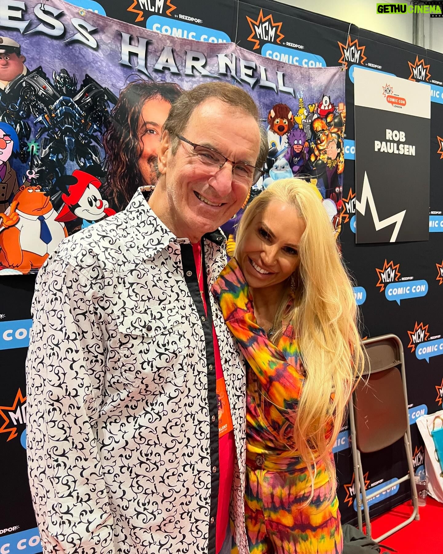 Jess Harnell - 485 Likes - Day 2 of London Comic-Con!! We had a blast with our friends and family that came to join us 👏👏Thank you & we hope to see you all again soon!! 🙏