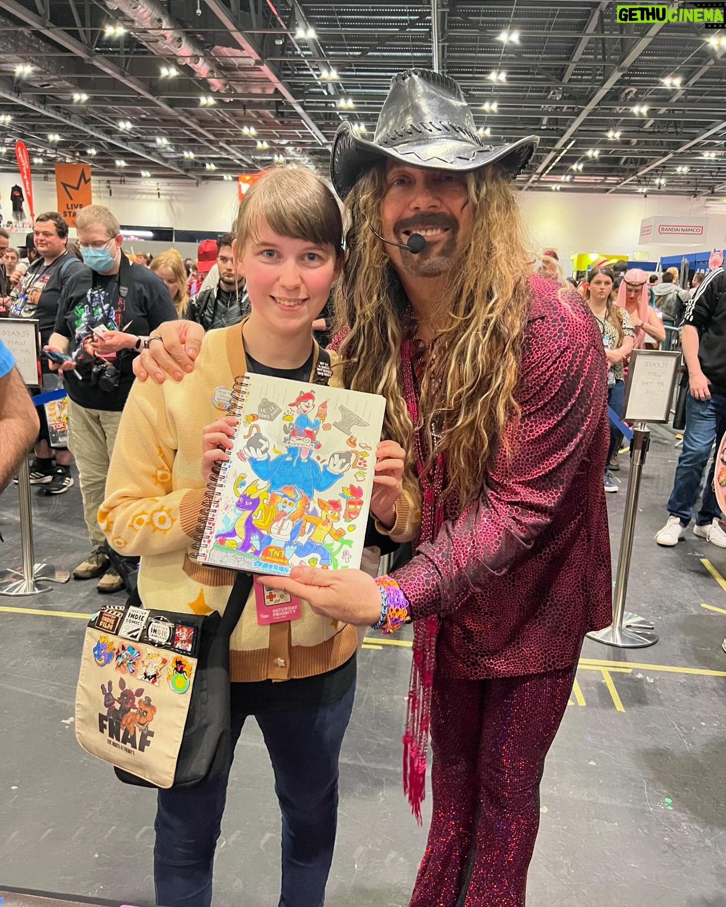 Jess Harnell - 1.1K Likes - Saturday Excel: Hanging with some friends at London Comicon 2024!!
Who’s coming to join us & have a blast at the Comic-Con today?!!! 👏👏👏👊🎫🎫🎫🎫