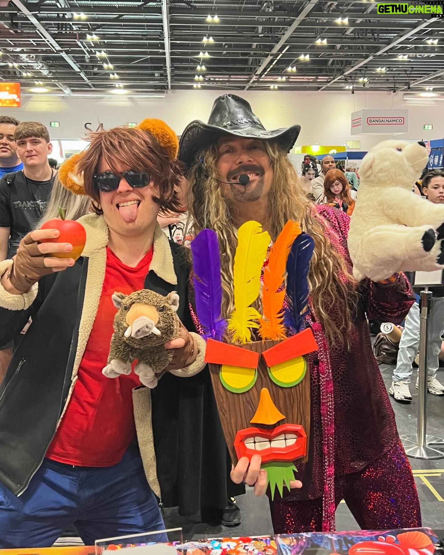Jess Harnell - 1.1K Likes - Saturday Excel: Hanging with some friends at London Comicon 2024!!
Who’s coming to join us & have a blast at the Comic-Con today?!!! 👏👏👏👊🎫🎫🎫🎫
