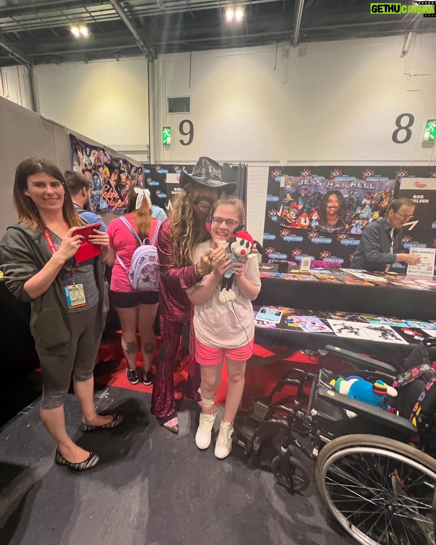 Jess Harnell - 1.1K Likes - Saturday Excel: Hanging with some friends at London Comicon 2024!!
Who’s coming to join us & have a blast at the Comic-Con today?!!! 👏👏👏👊🎫🎫🎫🎫
