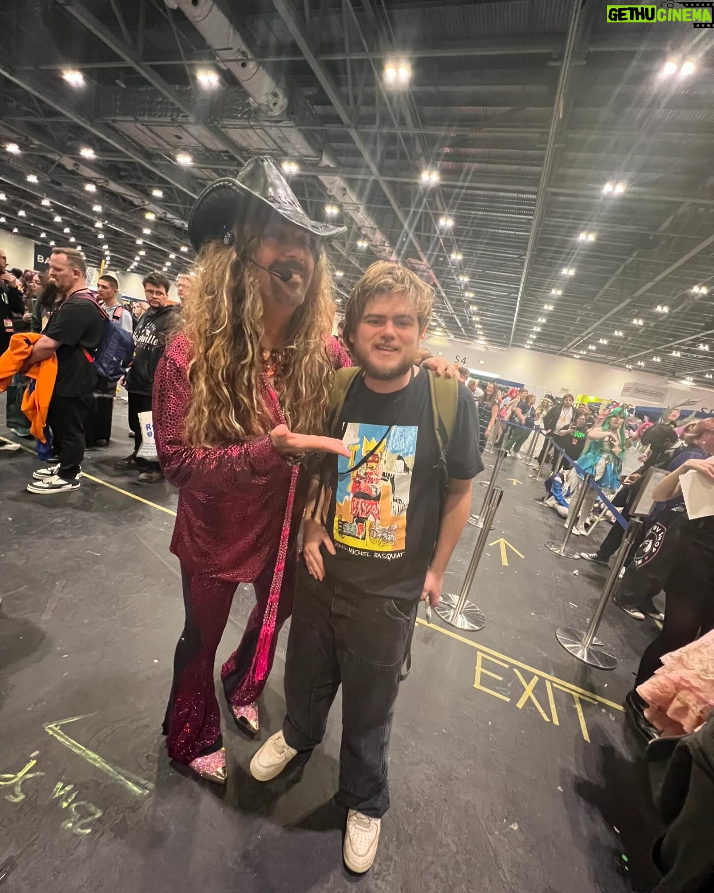 Jess Harnell - 1.1K Likes - Saturday Excel: Hanging with some friends at London Comicon 2024!!
Who’s coming to join us & have a blast at the Comic-Con today?!!! 👏👏👏👊🎫🎫🎫🎫