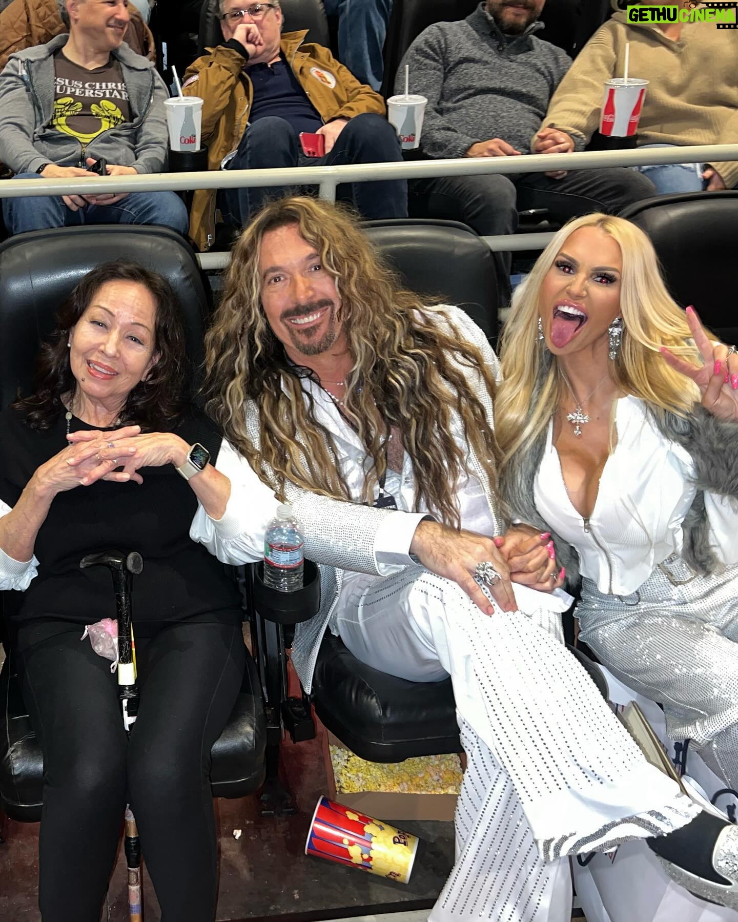 Jess Harnell - 729 Likes - We’ve all had movies that impacted us,
that truly made a difference in our lives. For me, one of those was “Jesus Christ Superstar”.
Not only did it give me my first exposure to what would become my chosen faith, it also showed me the brilliance of Mr. Ted Neeley in the title role.
He was the first one who made me think “I’d like to do screaming rock and roll someday” and was a huge influence on me.
Well, last night Cara and I had the pleasure to meet him and others from the film (including the amazing Yvonne Elliman, who played Mary Magdalene and who we sat next to, for the screening!).
They all could not have been kinder.
At one point, Ted and I shared some special words and we now call him our friend.
Thank you @tedneeleyofficial , for both then and now.
They say you should never meet your heroes.
In this case, they were wrong. 🙏🏻🤟🏻🙏🏻
Ps: What was a movie that really made a difference in your life, and why?