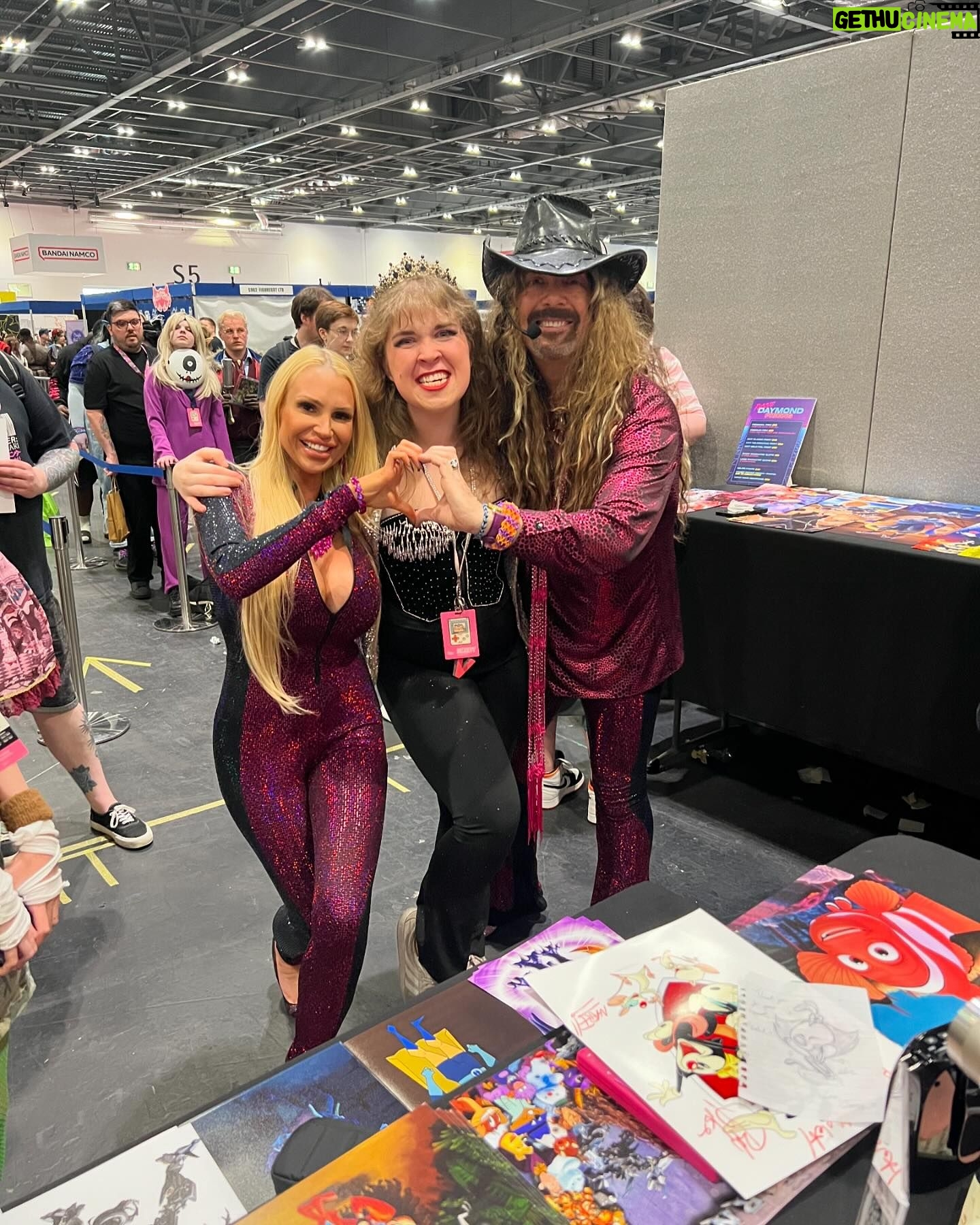 Jess Harnell - 1.1K Likes - Saturday Excel: Hanging with some friends at London Comicon 2024!!
Who’s coming to join us & have a blast at the Comic-Con today?!!! 👏👏👏👊🎫🎫🎫🎫