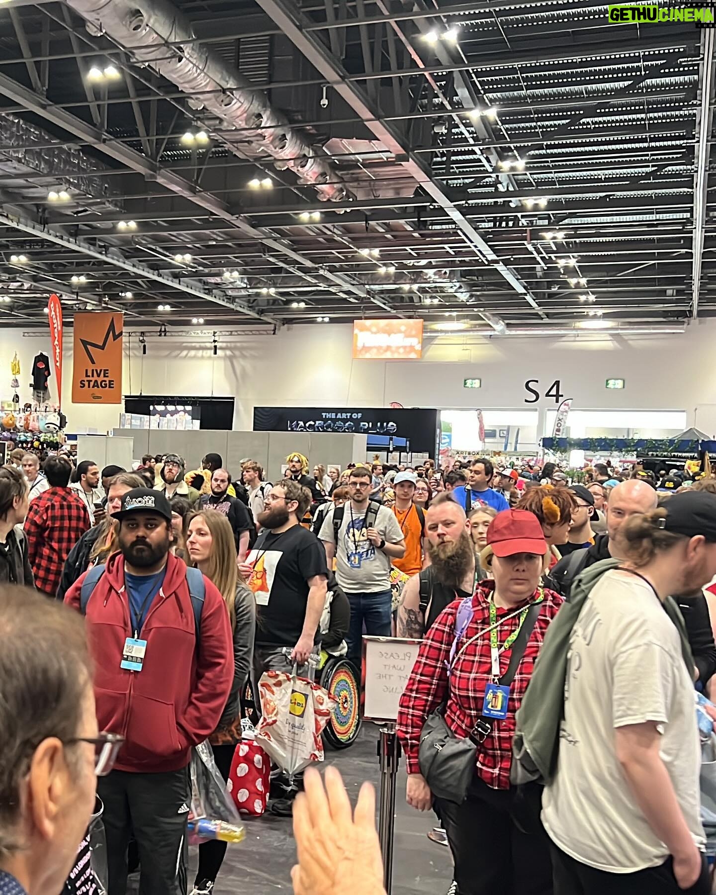 Jess Harnell - 1.1K Likes - Saturday Excel: Hanging with some friends at London Comicon 2024!!
Who’s coming to join us & have a blast at the Comic-Con today?!!! 👏👏👏👊🎫🎫🎫🎫