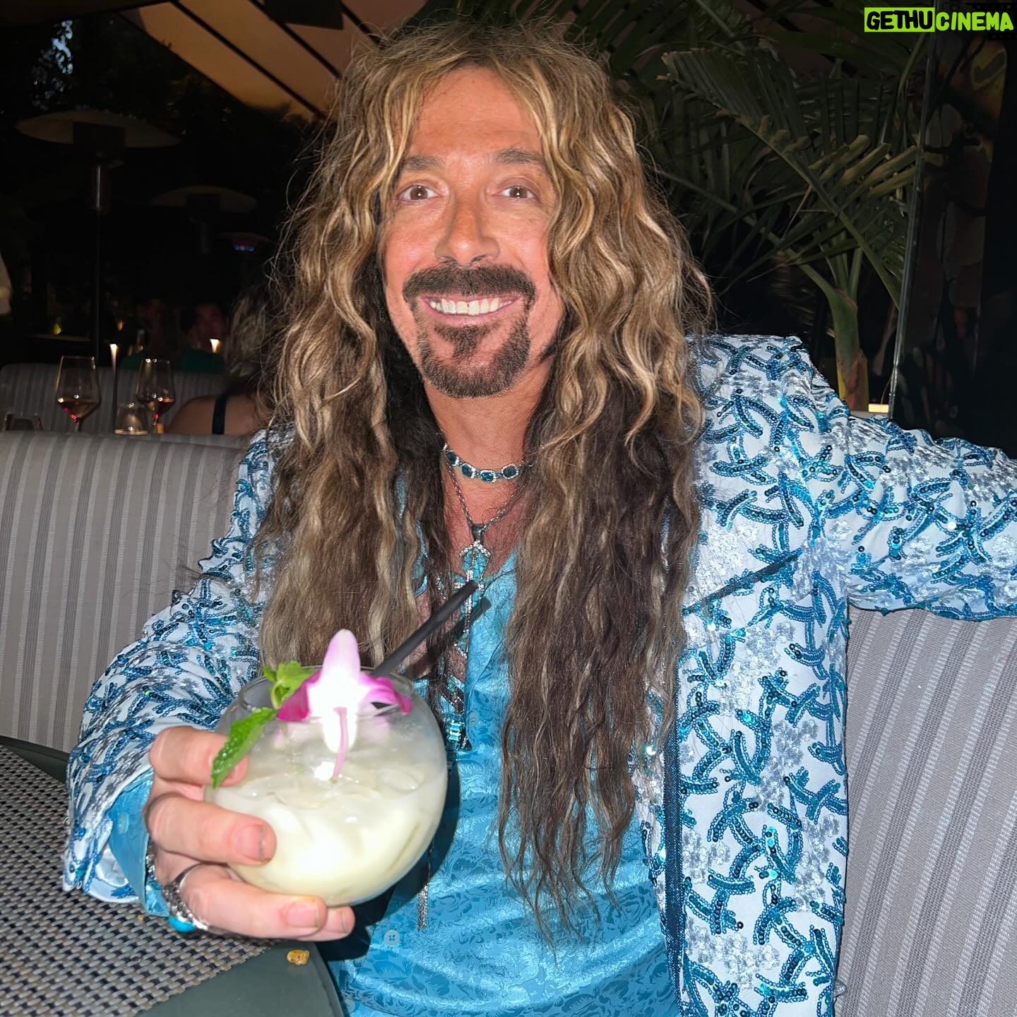Jess Harnell - 505 Likes - It’s the WEEKEND!!!! 🙏🙌👏🤩
We love to spend time together, good food, movies and relax…. what are your plans?